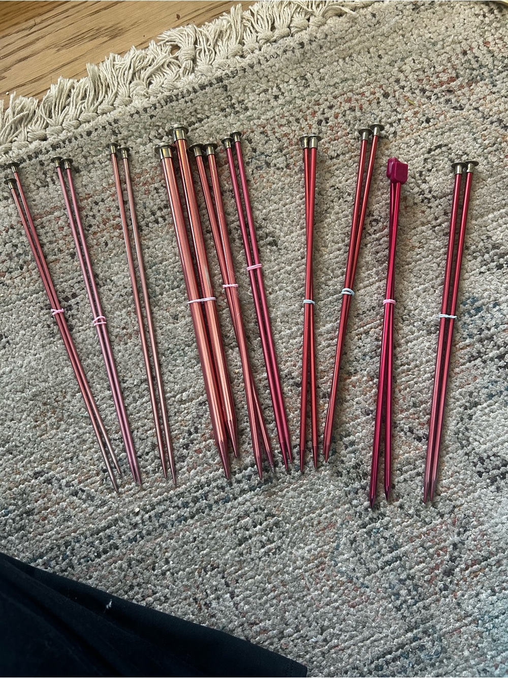 Set of Metal  Knitting Needles in varying Shimmering Pink/Coral